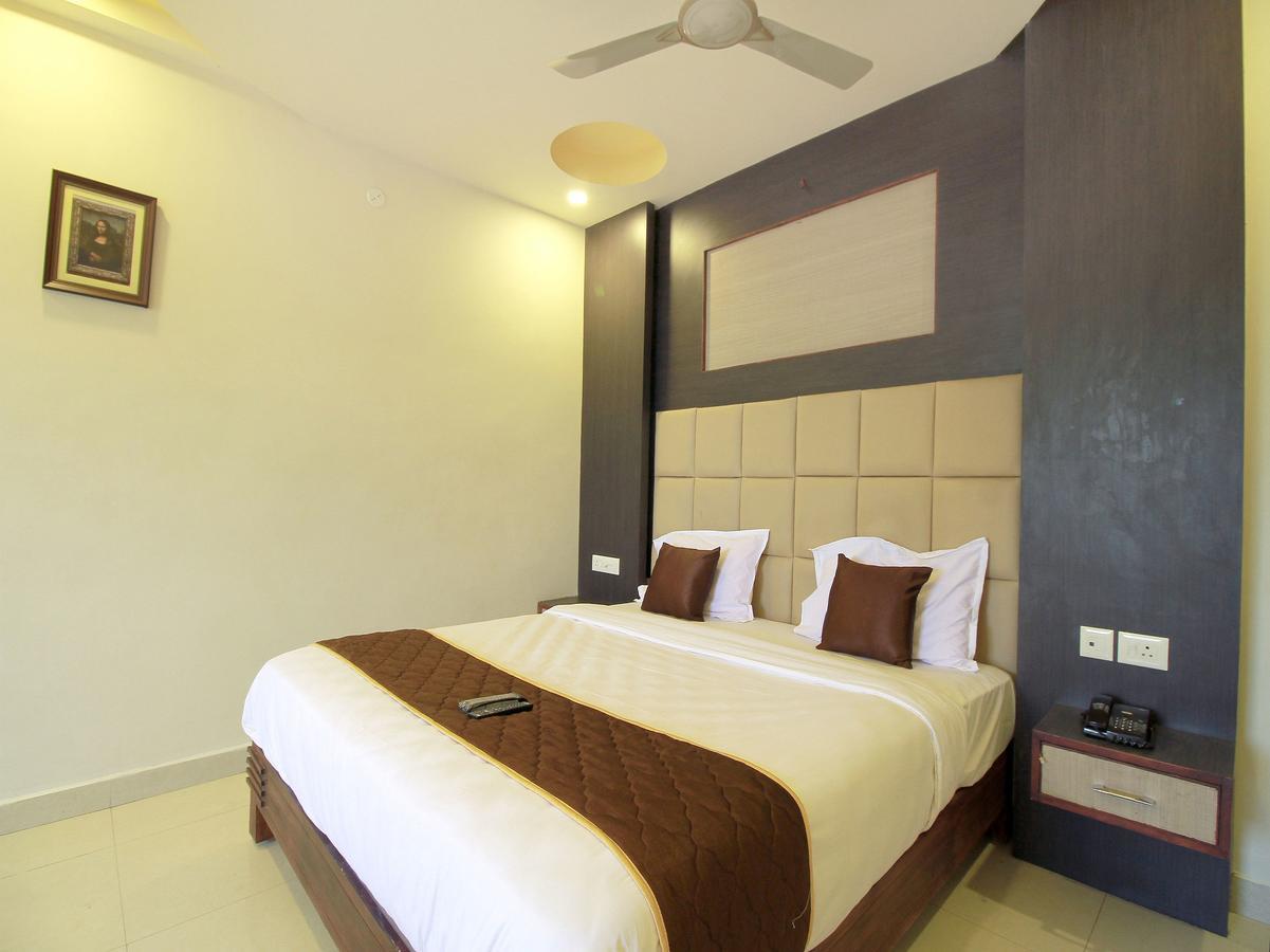 Oyo 11489 Pkn Classic Regency Madurai Exterior foto