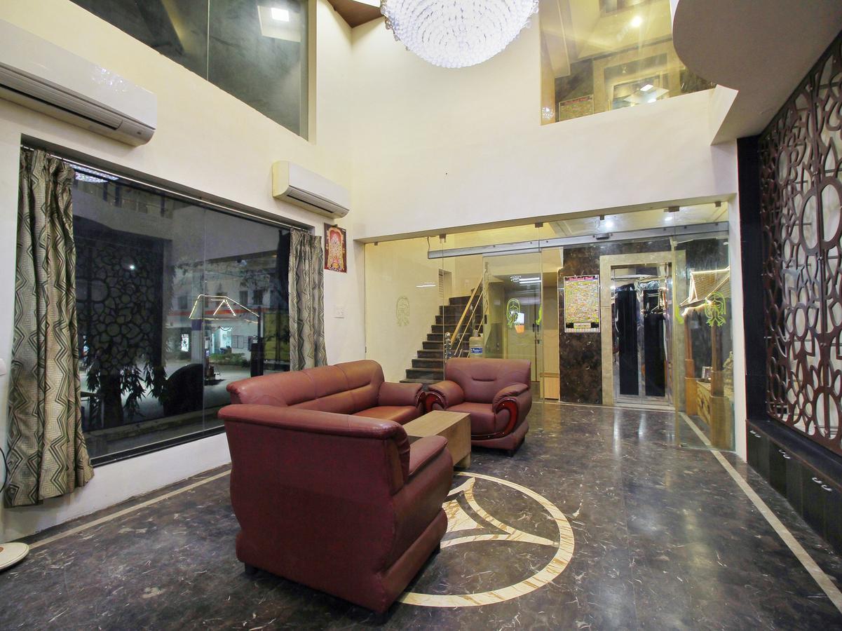 Oyo 11489 Pkn Classic Regency Madurai Exterior foto