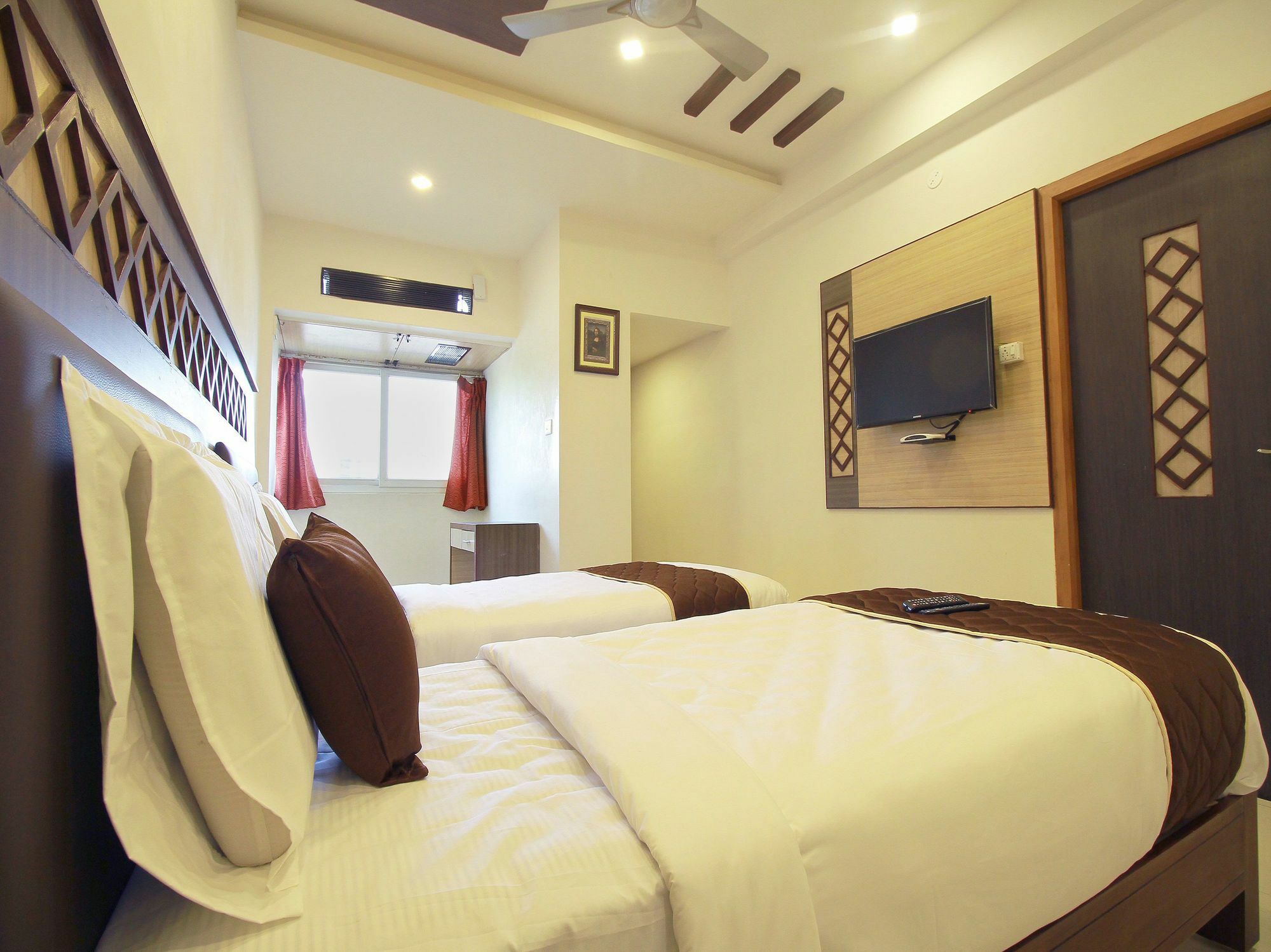 Oyo 11489 Pkn Classic Regency Madurai Exterior foto